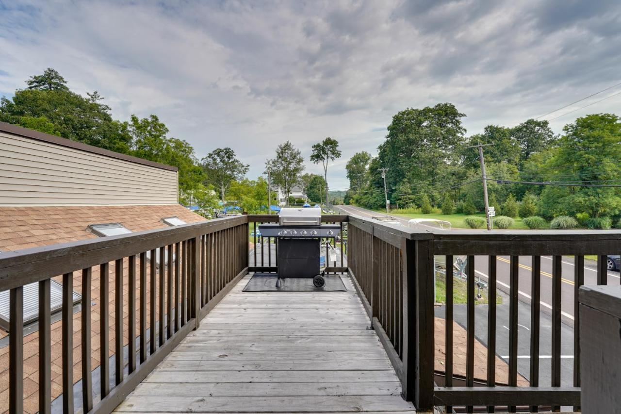 Second-Floor Harveys Lake Apartment With Deck! Exterior photo